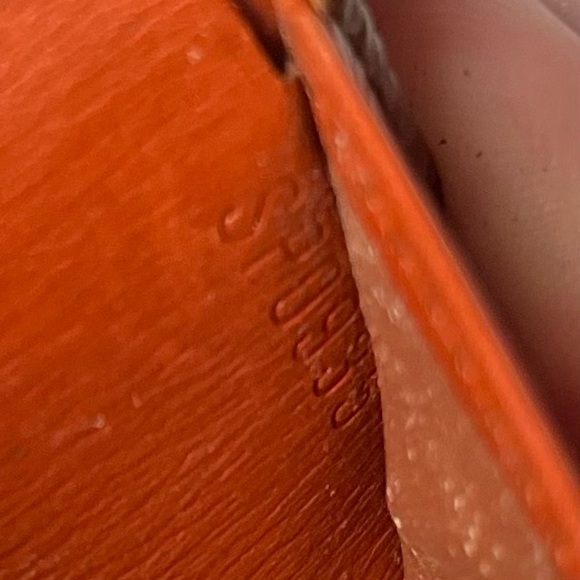 Authentic Louis Vuitton Men’s Burnt Orange Epi Leather Trifold Wallet - Picture 14 of 16